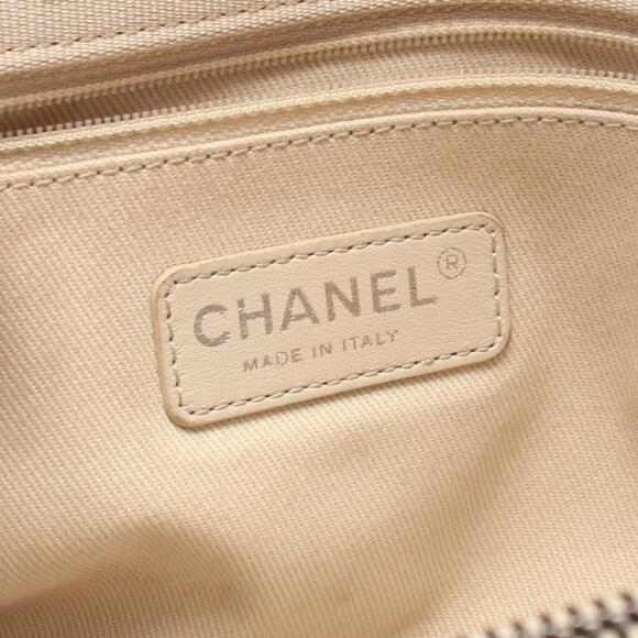 CHANEL Matelasse Single Flap Shoulder Bag Red Leather - Picture 4 of 8